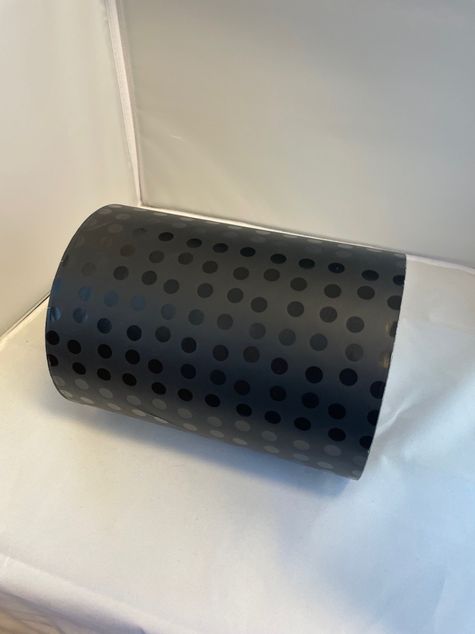 * Gavepapir svart m/svarte prikker 19cm X 175m